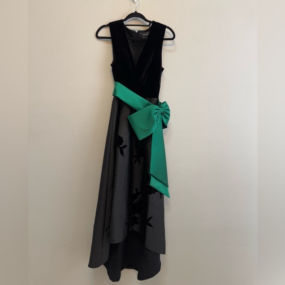 Sachin + Babi Noir hi lo velvet embossed large bow gown  black size 2 - Picture 3 of 6